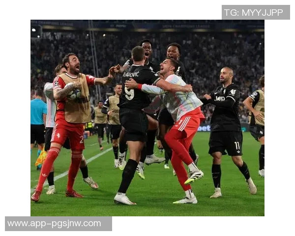 尤文图斯和多特蒙德关注拜仁18岁边锋利奇纳合同明夏到期情况