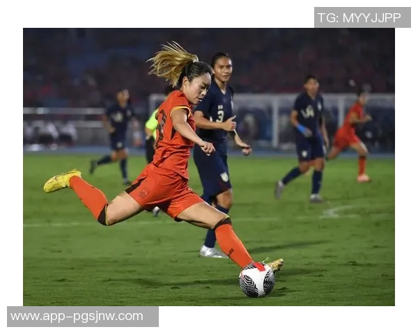 19岁女足国脚王爱芳谈偶像克罗斯传球风格与个人成长之路