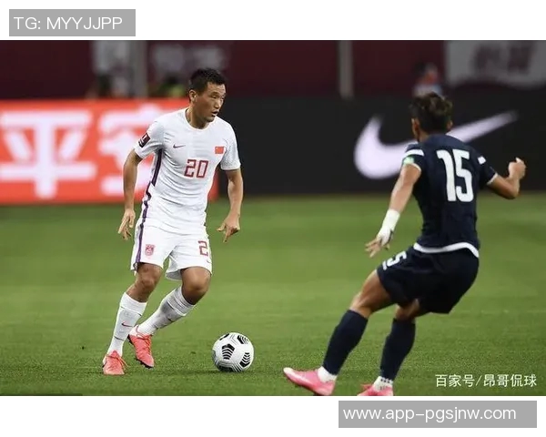 拜仁新款热身服色彩斑斓引发球迷热议纷纷吐槽设计失误 拜仁新款热身服色彩斑斓引发球迷热议纷纷吐槽设计失误