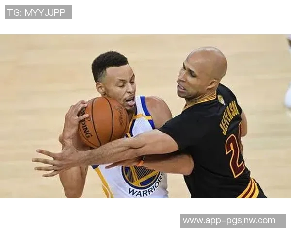 理查德谈老将缺阵影响强调扩大空间与提升比赛节奏的重要性 理查德谈老将缺阵影响强调扩大空间与提升比赛节奏的重要性