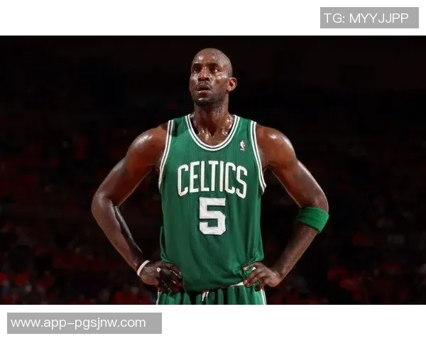 费尔顿：莫布里应学习加内特的心态每晚都要展现出强硬的竞争精神